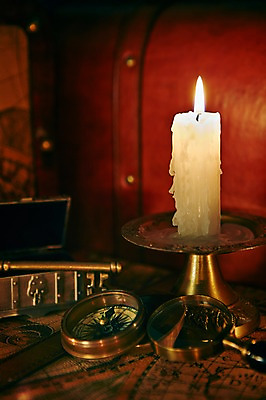 포토 JPG 스튜디오촬영 백그라운드 초 촛불 돋보기 실내 이벤트 근접촬영 사람없음 아웃포커스 장식 상자 나침반 오브젝트 촛대 보물상자 국내포토 뷰포인트 촬영기법 내부 파일형식