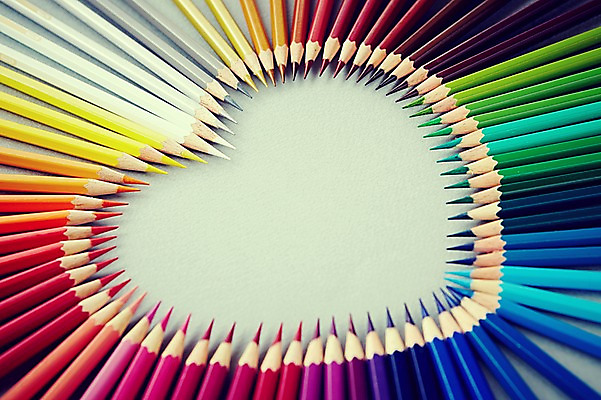 포토 JPG 스튜디오촬영 모양 문양 컬러 백그라운드 무늬 색연필 실내 사랑 근접촬영 사람없음 연필 미술도구 하트 국내포토 감정 뷰포인트 학용품 내부 필기구 오브젝트 파일형식