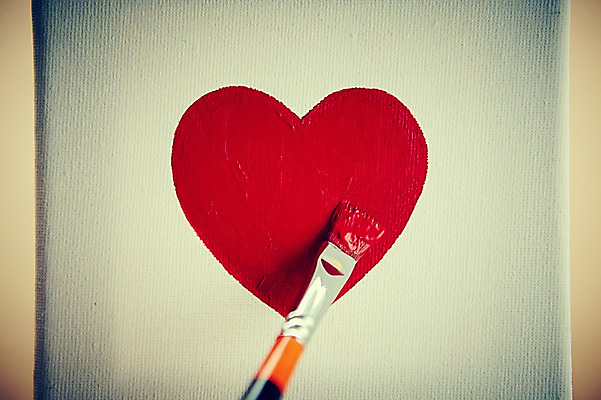 포토 JPG 스튜디오촬영 모양 문양 종이 백그라운드 무늬 실내 사랑 근접촬영 사람없음 물감 미술도구 하트 붓 그림 국내포토 감정 뷰포인트 내부 오브젝트 파일형식