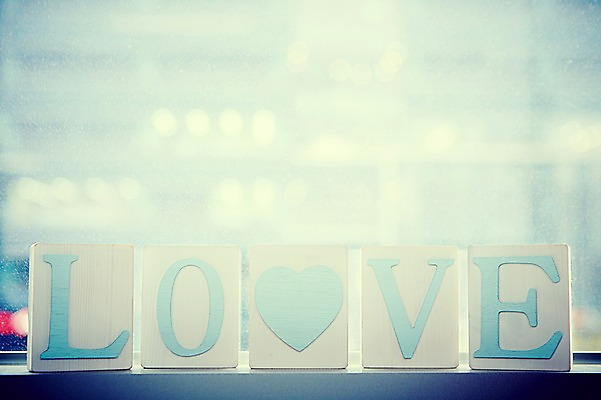 포토 JPG 스튜디오촬영 모양 문양 알파벳 영어 백그라운드 무늬 창문 대문자 실내 사랑 근접촬영 사람없음 아웃포커스 단어 하트 국내포토 문자 감정 뷰포인트 촬영기법 내부 파일형식