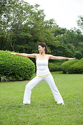 포토 JPG 주간 전신 나무 식물 우먼라이프 라이프스타일 여자 여유 포즈 몸매관리 요가 팔벌리기 휴식 한국 건강 한명 서기 사람 동양인 잔디 성인 야외 운동복 운동 제주도 건강관리 스트레칭 한국인 요가자세 풀 상쾌 여자만 여자한명만 성인여자만 성인만 국내포토 자연요소 1 웰빙 옷 감정 아시아 컨셉 다이어트 모션 관리 인종 생활 파일형식