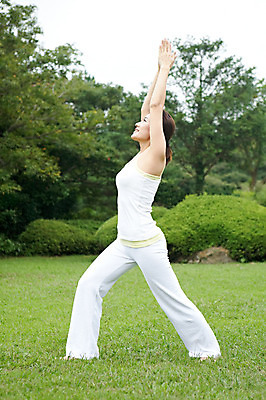 포토 JPG 주간 전신 나무 식물 우먼라이프 라이프스타일 여자 여유 포즈 몸매관리 요가 휴식 한국 건강 한명 서기 사람 동양인 잔디 성인 야외 옆모습 운동복 운동 제주도 손들기 건강관리 스트레칭 한국인 요가자세 풀 상쾌 여자만 여자한명만 성인여자만 성인만 국내포토 자연요소 1 웰빙 옷 감정 아시아 뷰포인트 컨셉 다이어트 모션 관리 인종 생활 파일형식