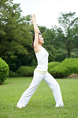포토 JPG 주간 전신 나무 식물 우먼라이프 라이프스타일 여자 여유 포즈 몸매관리 요가 휴식 한국 건강 한명 서기 사람 동양인 잔디 성인 야외 옆모습 운동복 운동 제주도 손들기 건강관리 스트레칭 한국인 요가자세 풀 상쾌 여자만 여자한명만 성인여자만 성인만 국내포토 자연요소 1 웰빙 옷 감정 아시아 뷰포인트 컨셉 다이어트 모션 관리 인종 생활 파일형식