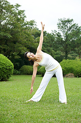 포토 JPG 주간 전신 나무 식물 우먼라이프 라이프스타일 여자 여유 포즈 몸매관리 요가 팔벌리기 휴식 한국 건강 한명 서기 웃음 사람 동양인 잔디 성인 야외 운동복 운동 제주도 건강관리 스트레칭 한국인 요가자세 풀 상쾌 여자만 여자한명만 성인여자만 성인만 국내포토 자연요소 1 웰빙 옷 감정 아시아 컨셉 다이어트 모션 표정 관리 인종 생활 파일형식