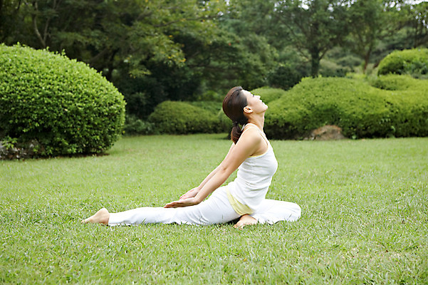 포토 JPG 주간 전신 나무 식물 우먼라이프 라이프스타일 여자 여유 포즈 몸매관리 요가 휴식 한국 건강 한명 사람 앉기 동양인 잔디 성인 야외 옆모습 운동복 운동 제주도 건강관리 스트레칭 한국인 요가자세 올려보기 풀 상쾌 여자만 여자한명만 성인여자만 성인만 국내포토 자연요소 1 웰빙 옷 감정 아시아 뷰포인트 컨셉 다이어트 모션 관리 인종 생활 파일형식