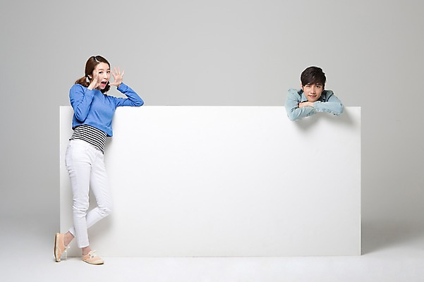 포토 JPG 스튜디오촬영 전신 학생 배너 커플 여자 남자 대학생 모션 프레임 함께함 광고판 실내 사랑 서기 웃음 사람 동양인 손짓 상반신 20대 성인 두명 앞모습 캐주얼 다정 한국인 알림 신학기 신입생 청년만 성인만 국내포토 옷 감정 뷰포인트 컨셉 관계 알림판 표정 인종 청년 내부 판 파일형식