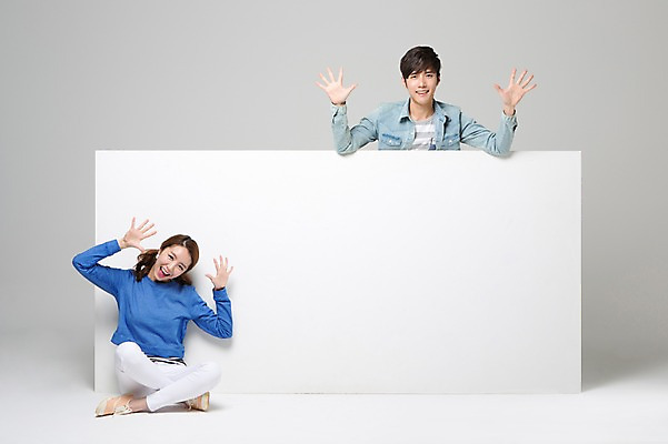 포토 JPG 스튜디오촬영 전신 학생 배너 커플 여자 남자 대학생 모션 프레임 함께함 광고판 실내 사랑 서기 웃음 사람 앉기 동양인 손짓 상반신 20대 성인 두명 앞모습 캐주얼 다정 한국인 알림 신학기 신입생 청년만 성인만 국내포토 옷 감정 뷰포인트 컨셉 관계 알림판 표정 인종 청년 내부 판 파일형식
