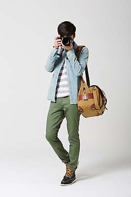 포토 JPG 스튜디오촬영 전신 학생 남자 여유 대학생 여행 가방 실내 한명 서기 들기 사람 동양인 20대 성인 앞모습 캐주얼 카메라 사진촬영 한국인 자유 배낭여행 신학기 신입생 크로스백 남자만 남자한명만 성인남자만 청년만 청년남자만 청년남자한명만 성인한명만 성인남자한명만 성인만 국내포토 1 잡화 옷 감정 뷰포인트 컨셉 모션 인종 청년 내부 전자제품 촬영 파일형식