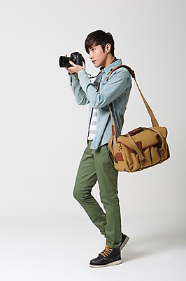 포토 JPG 스튜디오촬영 전신 학생 응시 남자 여유 대학생 여행 가방 실내 한명 서기 들기 사람 동양인 20대 성인 옆모습 캐주얼 카메라 사진촬영 한국인 자유 배낭여행 신학기 신입생 크로스백 남자만 남자한명만 성인남자만 청년만 청년남자만 청년남자한명만 성인한명만 성인남자한명만 성인만 국내포토 1 시선 잡화 옷 감정 뷰포인트 컨셉 모션 인종 청년 내부 전자제품 촬영 파일형식