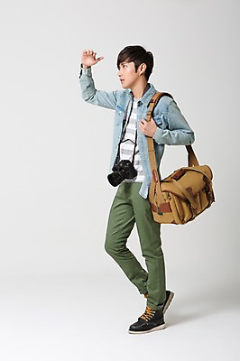 포토 JPG 스튜디오촬영 전신 학생 응시 남자 여유 대학생 여행 가방 실내 한명 서기 사람 동양인 손짓 20대 성인 옆모습 캐주얼 카메라 사진촬영 한국인 자유 관찰 배낭여행 신학기 신입생 크로스백 남자만 남자한명만 성인남자만 청년만 청년남자만 청년남자한명만 성인한명만 성인남자한명만 성인만 국내포토 1 시선 잡화 옷 감정 뷰포인트 컨셉 모션 인종 청년 내부 전자제품 촬영 파일형식