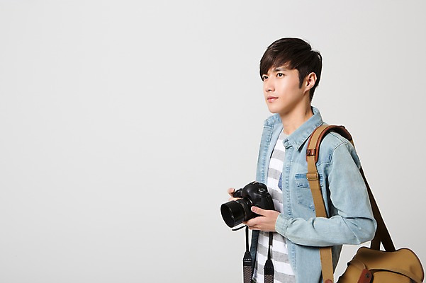 포토 JPG 스튜디오촬영 학생 응시 남자 여유 대학생 여행 가방 실내 한명 들기 사람 동양인 상반신 20대 성인 옆모습 캐주얼 카메라 사진촬영 한국인 자유 배낭여행 신학기 신입생 크로스백 남자만 남자한명만 성인남자만 청년만 청년남자만 청년남자한명만 성인한명만 성인남자한명만 성인만 국내포토 1 시선 잡화 옷 감정 뷰포인트 컨셉 모션 인종 청년 내부 전자제품 촬영 파일형식