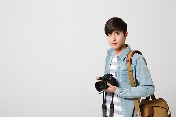 포토 JPG 스튜디오촬영 학생 남자 여유 대학생 여행 가방 실내 한명 들기 사람 동양인 상반신 20대 성인 앞모습 캐주얼 카메라 사진촬영 한국인 자유 배낭여행 신학기 신입생 크로스백 남자만 남자한명만 성인남자만 청년만 청년남자만 청년남자한명만 성인한명만 성인남자한명만 성인만 국내포토 1 잡화 옷 감정 뷰포인트 컨셉 모션 인종 청년 내부 전자제품 촬영 파일형식