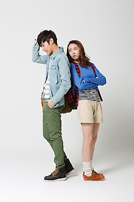 포토 JPG 스튜디오촬영 전신 학생 커플 여자 남자 여유 대학생 여행 가방 배낭 실내 서기 사람 동양인 20대 성인 두명 옆모습 캐주얼 팔짱 한국인 자유 등맞대기 분노 배낭여행 신학기 신입생 싸움 청년만 성인만 국내포토 잡화 옷 감정 뷰포인트 컨셉 관계 모션 인종 청년 내부 파일형식