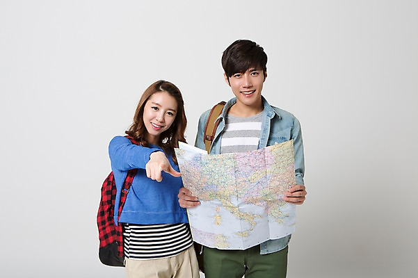 포토 JPG 스튜디오촬영 학생 커플 여자 남자 여유 대학생 여행 지도 가방 배낭 실내 웃음 들기 사람 동양인 상반신 20대 성인 두명 앞모습 캐주얼 한국인 자유 가리킴 배낭여행 신학기 신입생 여행지도 청년만 성인만 국내포토 잡화 옷 감정 뷰포인트 컨셉 관계 모션 표정 인종 손짓 청년 내부 파일형식