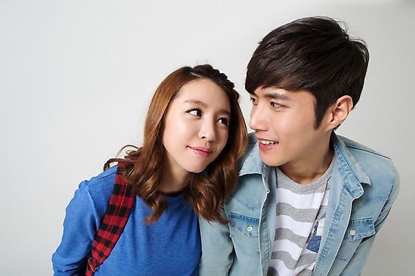 포토 JPG 스튜디오촬영 학생 커플 여자 남자 여유 대학생 여행 가방 배낭 실내 웃음 사람 동양인 상반신 20대 성인 두명 앞모습 캐주얼 마주보기 한국인 자유 배낭여행 신학기 신입생 청년만 성인만 국내포토 잡화 옷 감정 뷰포인트 컨셉 관계 모션 표정 인종 청년 내부 파일형식