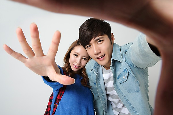 포토 JPG 스튜디오촬영 학생 커플 여자 남자 여유 대학생 여행 가방 배낭 실내 웃음 사람 동양인 손짓 상반신 20대 성인 두명 앞모습 캐주얼 한국인 자유 배낭여행 신학기 신입생 청년만 성인만 국내포토 잡화 옷 감정 뷰포인트 컨셉 관계 모션 표정 인종 청년 내부 파일형식