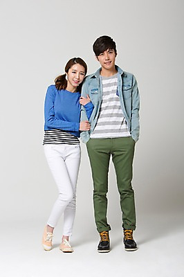 포토 JPG 스튜디오촬영 전신 학생 커플 여자 남자 대학생 실내 서기 웃음 사람 동양인 20대 성인 두명 앞모습 캐주얼 스쿨라이프 팔짱 캠퍼스라이프 다정 한국인 신학기 신입생 캠퍼스커플 청년만 성인만 국내포토 라이프스타일 옷 뷰포인트 컨셉 학교 관계 모션 표정 인종 청년 내부 파일형식