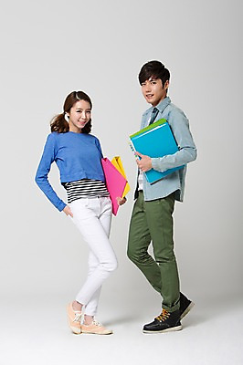 포토 JPG 스튜디오촬영 전신 학생 커플 여자 교육 남자 대학생 실내 서기 웃음 들기 사람 동양인 20대 성인 두명 앞모습 옆모습 캐주얼 스쿨라이프 캠퍼스라이프 한국인 신학기 파일 신입생 과제 청년만 성인만 조별과제 국내포토 라이프스타일 옷 뷰포인트 학교 관계 모션 표정 인종 청년 내부 파일형식