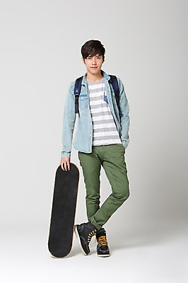 포토 JPG 스튜디오촬영 전신 학생 남자 대학생 가방 배낭 실내 한명 서기 웃음 사람 동양인 20대 성인 취미 앞모습 캐주얼 레포츠 스쿨라이프 캠퍼스라이프 한국인 스케이트보드 신학기 신입생 남자만 남자한명만 성인남자만 청년만 청년남자만 청년남자한명만 성인한명만 성인남자한명만 성인만 국내포토 1 라이프스타일 잡화 옷 뷰포인트 학교 모션 레저 표정 인종 청년 내부 보드_스포츠 파일형식