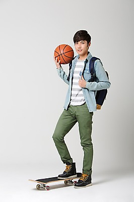 포토 JPG 스튜디오촬영 전신 학생 남자 대학생 가방 배낭 공 농구 농구공 실내 한명 서기 웃음 들기 사람 동양인 손짓 20대 성인 취미 캐주얼 레포츠 운동 스쿨라이프 캠퍼스라이프 한국인 최고 스케이트보드 신학기 신입생 남자만 남자한명만 성인남자만 청년만 청년남자만 청년남자한명만 성인한명만 성인남자한명만 성인만 국내포토 1 라이프스타일 잡화 옷 학교 모션 레저 표정 건강 인종 청년 내부 구기 보드_스포츠 파일형식