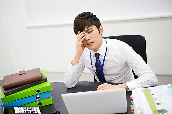 포토 JPG 남자 의자 회사 비즈니스 탁자 새출발 스트레스 실내 한명 사람 앉기 동양인 정장 상반신 20대 성인 앞모습 비즈니스라이프 노트북 사무실 눈감음 다이어리 경쟁 한국인 업무 직장인 비즈니스맨 작업실 찡그림 전화기 신입사원 문서 파일 열정 업무과다 통화 남자만 남자한명만 성인남자만 청년만 청년남자만 청년남자한명만 성인한명만 성인남자한명만 성인만 국내포토 직업 1 라이프스타일 옷 감정 뷰포인트 가구 컨셉 모션 새로움 표정 인종 청년 내부 전자제품 사무용품 작업 출발 파일형식