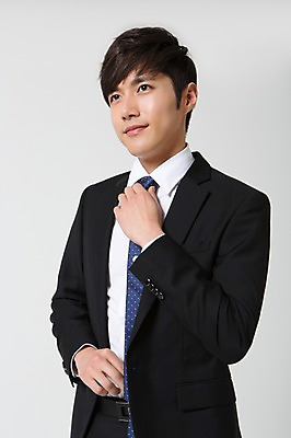 포토 JPG 스튜디오촬영 응시 남자 비즈니스 새출발 실내 한명 웃음 사람 동양인 정장 상반신 20대 성인 비즈니스라이프 경쟁 한국인 구직 직장인 비즈니스맨 합격 신입사원 출근 열정 출근준비 몸단장 남자만 남자한명만 성인남자만 청년만 청년남자만 청년남자한명만 성인한명만 성인남자한명만 성인만 국내포토 직업 1 라이프스타일 시선 옷 감정 컨셉 새로움 표정 인종 청년 내부 출발 출퇴근 파일형식