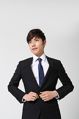 포토 JPG 스튜디오촬영 응시 남자 비즈니스 새출발 실내 한명 사람 동양인 정장 상반신 20대 성인 앞모습 비즈니스라이프 경쟁 한국인 구직 직장인 비즈니스맨 합격 신입사원 출근 열정 출근준비 몸단장 남자만 남자한명만 성인남자만 청년만 청년남자만 청년남자한명만 성인한명만 성인남자한명만 성인만 국내포토 직업 1 라이프스타일 시선 옷 감정 뷰포인트 컨셉 새로움 인종 청년 내부 출발 출퇴근 파일형식