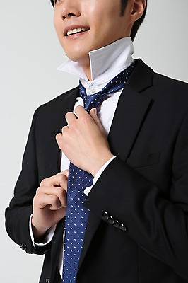 포토 JPG 스튜디오촬영 남자 비즈니스 넥타이 새출발 실내 한명 웃음 사람 동양인 정장 상반신 20대 성인 비즈니스라이프 경쟁 한국인 구직 직장인 비즈니스맨 합격 신입사원 출근 열정 출근준비 몸단장 남자만 남자한명만 성인남자만 청년만 청년남자만 청년남자한명만 성인한명만 성인남자한명만 성인만 국내포토 직업 1 라이프스타일 잡화 옷 감정 컨셉 새로움 표정 인종 청년 내부 출발 출퇴근 파일형식
