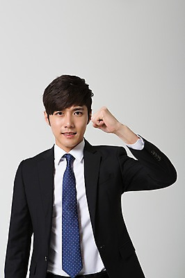 포토 JPG 스튜디오촬영 남자 비즈니스 성공 새출발 실내 한명 사람 동양인 정장 상반신 20대 성인 앞모습 비즈니스라이프 파이팅 경쟁 주먹 한국인 구직 직장인 비즈니스맨 합격 신입사원 출근 열정 남자만 남자한명만 성인남자만 청년만 청년남자만 청년남자한명만 성인한명만 성인남자한명만 성인만 국내포토 직업 1 라이프스타일 옷 감정 뷰포인트 컨셉 모션 새로움 인종 청년 내부 출발 출퇴근 파일형식