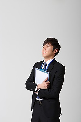 포토 JPG 스튜디오촬영 남자 비즈니스 새출발 실내 한명 웃음 들기 사람 동양인 정장 상반신 20대 성인 옆모습 비즈니스라이프 눈감음 경쟁 한국인 구직 직장인 비즈니스맨 결심 신입사원 파일 출근 열정 남자만 남자한명만 성인남자만 청년만 청년남자만 청년남자한명만 성인한명만 성인남자한명만 성인만 국내포토 직업 1 라이프스타일 옷 감정 뷰포인트 컨셉 모션 새로움 표정 인종 청년 내부 출발 출퇴근 파일형식