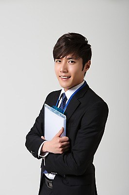 포토 JPG 스튜디오촬영 남자 비즈니스 새출발 실내 한명 웃음 들기 사람 동양인 정장 상반신 20대 성인 옆모습 비즈니스라이프 경쟁 한국인 구직 직장인 비즈니스맨 결심 신입사원 파일 출근 열정 남자만 남자한명만 성인남자만 청년만 청년남자만 청년남자한명만 성인한명만 성인남자한명만 성인만 국내포토 직업 1 라이프스타일 옷 감정 뷰포인트 컨셉 모션 새로움 표정 인종 청년 내부 출발 출퇴근 파일형식