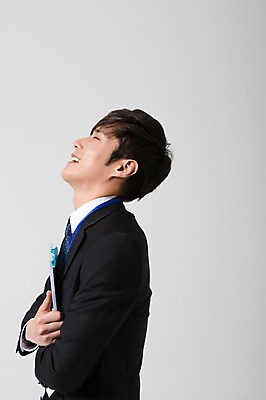 포토 JPG 스튜디오촬영 남자 비즈니스 새출발 실내 한명 웃음 들기 사람 동양인 정장 상반신 20대 성인 옆모습 비즈니스라이프 눈감음 경쟁 한국인 구직 직장인 비즈니스맨 결심 신입사원 파일 출근 열정 남자만 남자한명만 성인남자만 청년만 청년남자만 청년남자한명만 성인한명만 성인남자한명만 성인만 국내포토 직업 1 라이프스타일 옷 감정 뷰포인트 컨셉 모션 새로움 표정 인종 청년 내부 출발 출퇴근 파일형식