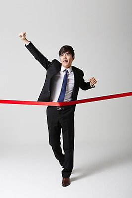 포토 JPG 스튜디오촬영 전신 남자 리본 포즈 비즈니스 모션 성공 새출발 실내 한명 서기 웃음 사람 동양인 정장 20대 성인 앞모습 비즈니스라이프 달리기 파이팅 경쟁 주먹 한국인 구직 우승 직장인 비즈니스맨 합격 신입사원 열정 골인 결승선 결승점 남자만 남자한명만 성인남자만 청년만 청년남자만 청년남자한명만 성인한명만 성인남자한명만 성인만 국내포토 직업 1 라이프스타일 옷 감정 뷰포인트 컨셉 새로움 표정 인종 청년 내부 최고 출발 결승 파일형식