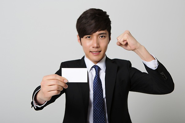 포토 JPG 스튜디오촬영 남자 종이 비즈니스 명함 새출발 실내 한명 웃음 들기 사람 동양인 정장 상반신 20대 성인 앞모습 아웃포커스 비즈니스라이프 파이팅 경쟁 주먹 한국인 구직 직장인 비즈니스맨 알림 신입사원 열정 남자만 남자한명만 성인남자만 청년만 청년남자만 청년남자한명만 성인한명만 성인남자한명만 성인만 국내포토 직업 1 라이프스타일 옷 감정 뷰포인트 컨셉 모션 새로움 촬영기법 표정 인종 청년 내부 출발 파일형식