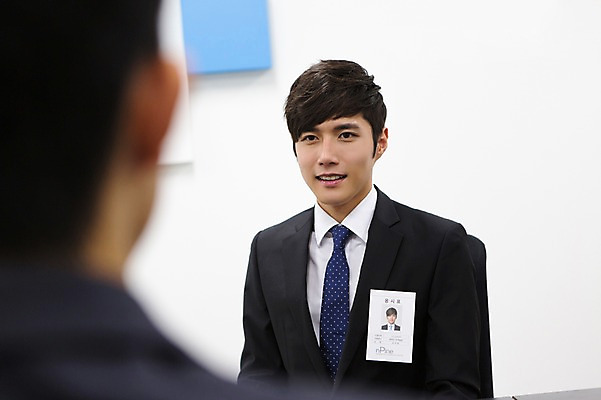 포토 JPG 남자 의자 비즈니스 새출발 실내 웃음 사람 앉기 동양인 정장 상반신 20대 성인 두명 뒷모습 아웃포커스 비즈니스라이프 경쟁 한국인 구직 직장인 비즈니스맨 이름표 신입사원 면접 열정 수험표 면접관 남자만 성인남자만 청년만 청년남자만 성인만 국내포토 직업 라이프스타일 옷 감정 뷰포인트 가구 컨셉 모션 새로움 촬영기법 표정 인종 청년 내부 출발 파일형식