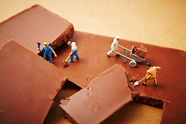 포토 JPG 스튜디오촬영 음식 인형 백그라운드 디저트 실내 발렌타인데이 근접촬영 사람없음 아웃포커스 초콜릿 미니어처 피규어 달콤 국내포토 뷰포인트 데이이벤트 촬영기법 내부 모형 맛 파일형식