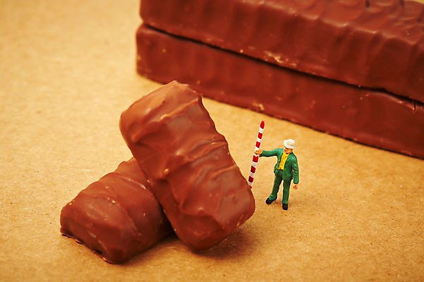 포토 JPG 스튜디오촬영 음식 인형 백그라운드 디저트 실내 발렌타인데이 근접촬영 사람없음 아웃포커스 장난감 초콜릿 미니어처 피규어 달콤 국내포토 뷰포인트 데이이벤트 촬영기법 내부 모형 맛 파일형식