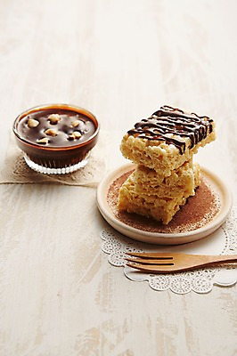 포토 JPG 스튜디오촬영 그릇 접시 음식 백그라운드 포크 디저트 실내 발렌타인데이 근접촬영 사람없음 아웃포커스 과자 초콜릿 달콤 믹싱볼 국내포토 식기 뷰포인트 데이이벤트 촬영기법 내부 맛 파일형식