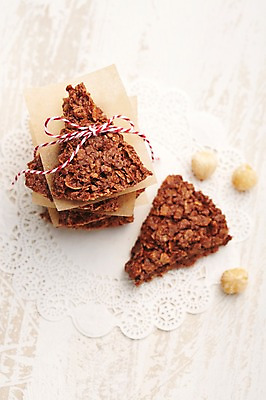 포토 JPG 스튜디오촬영 리본 음식 백그라운드 디저트 실내 발렌타인데이 근접촬영 사람없음 아웃포커스 과자 초콜릿 견과류 끈 달콤 헤이즐넛 국내포토 뷰포인트 데이이벤트 촬영기법 내부 맛 파일형식