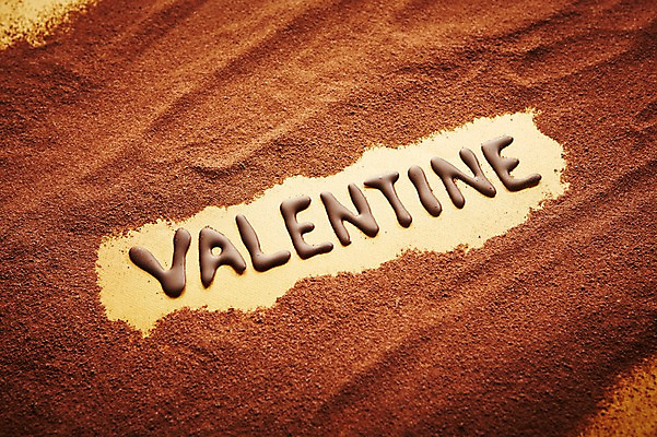 포토 JPG 스튜디오촬영 알파벳 영어 음식 백그라운드 대문자 디저트 실내 발렌타인데이 근접촬영 사람없음 단어 초콜릿 달콤 가루 코코아가루 국내포토 문자 뷰포인트 데이이벤트 내부 맛 파일형식