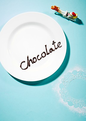 포토 JPG 스튜디오촬영 접시 알파벳 영어 음식 인형 백그라운드 디저트 실내 발렌타인데이 근접촬영 사람없음 아웃포커스 단어 장난감 초콜릿 달콤 국내포토 문자 식기 뷰포인트 데이이벤트 촬영기법 내부 맛 파일형식