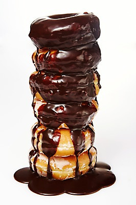 포토 JPG 스튜디오촬영 음식 빵 백그라운드 디저트 실내 발렌타인데이 근접촬영 사람없음 쌓기 초콜릿 흐름 도넛 달콤 국내포토 녹이기 뷰포인트 컨셉 모션 데이이벤트 내부 맛 파일형식