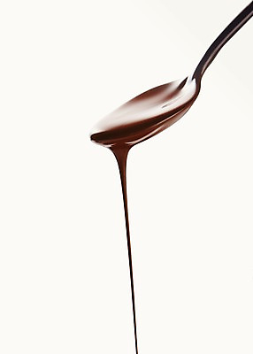 포토 JPG 스튜디오촬영 식기 음식 백그라운드 디저트 수저 실내 발렌타인데이 근접촬영 사람없음 초콜릿 숟가락 흐름 달콤 국내포토 뷰포인트 컨셉 데이이벤트 내부 맛 파일형식