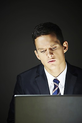 포토 JPG 스튜디오촬영 서양인 외국인 백인 해외기획촬영 응시 2012년태국 남자 비즈니스 검은배경 실내 한명 사람 정장 상반신 20대 성인 앞모습 비즈니스라이프 노트북 웹서핑 업무 직장인 비즈니스맨 작업실 남자만 남자한명만 성인남자만 청년만 청년남자만 청년남자한명만 성인한명만 성인남자한명만 성인만 국내포토 직업 1 라이프스타일 시선 옷 뷰포인트 백그라운드 인종 청년 내부 전자제품 검은색 작업 파일형식