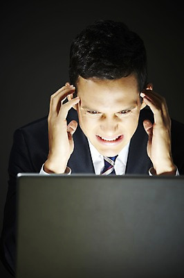 포토 JPG 스튜디오촬영 서양인 외국인 백인 해외기획촬영 응시 2012년태국 남자 비즈니스 검은배경 스트레스 실내 한명 사람 정장 상반신 20대 성인 앞모습 비즈니스라이프 노트북 웹서핑 업무 직장인 비즈니스맨 작업실 고민 남자만 남자한명만 성인남자만 청년만 청년남자만 청년남자한명만 성인한명만 성인남자한명만 성인만 국내포토 직업 1 라이프스타일 시선 옷 감정 뷰포인트 백그라운드 인종 청년 내부 전자제품 검은색 작업 파일형식
