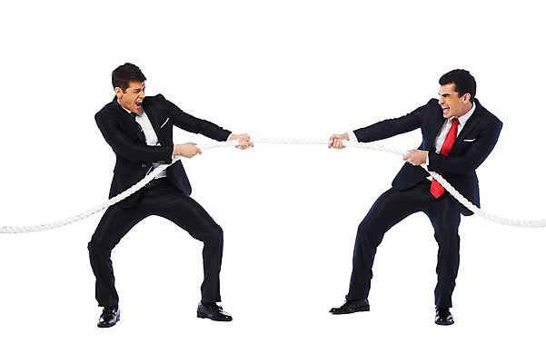 포토 JPG 스튜디오촬영 전신 서양인 외국인 백인 해외기획촬영 2012년태국 남자 밧줄 줄 비즈니스 모션 실내 서기 누끼 사람 정장 성인 두명 옆모습 30대 마주보기 경쟁 직장인 비즈니스맨 찡그림 당기기 동료 열정 줄다리기 남자만 성인남자만 장년만 장년남자만 성인만 국내포토 직업 옷 감정 뷰포인트 컨셉 관계 놀이 표정 인종 내부 장년 파일형식