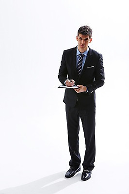 포토 JPG 스튜디오촬영 전신 서양인 외국인 백인 해외기획촬영 2012년태국 남자 비즈니스 실내 그림자 한명 서기 들기 사람 정장 성인 앞모습 30대 펜 메모지 직장인 비즈니스맨 파일 열정 남자만 남자한명만 성인남자만 성인한명만 성인남자한명만 장년만 장년남자만 장년남자한명만 성인만 국내포토 직업 1 옷 감정 뷰포인트 모션 인종 내부 장년 필기구 사무용품 파일형식