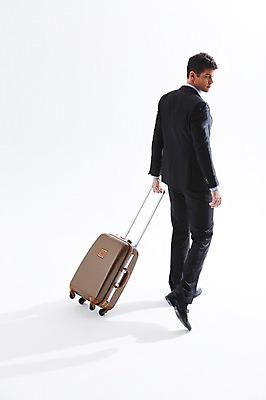 포토 JPG 스튜디오촬영 전신 서양인 외국인 백인 해외기획촬영 2012년태국 남자 여행 가방 비즈니스 실내 그림자 한명 서기 사람 정장 성인 뒷모습 30대 캐리어 여행가방 직장인 비즈니스맨 뒤돌아보기 출장 열정 해외출장 남자만 남자한명만 성인남자만 성인한명만 성인남자한명만 장년만 장년남자만 장년남자한명만 성인만 국내포토 직업 1 잡화 옷 감정 뷰포인트 모션 인종 내부 장년 파일형식