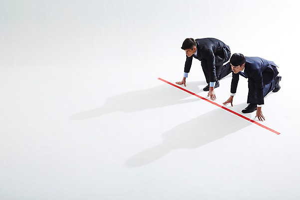 포토 JPG 스튜디오촬영 전신 서양인 외국인 백인 해외기획촬영 2012년태국 남자 엎드리기 비즈니스 모션 실내 그림자 사람 정장 성인 두명 옆모습 30대 달리기 경쟁 직장인 비즈니스맨 동료 준비 출발 열정 준비자세 출발선 남자만 성인남자만 장년만 장년남자만 성인만 국내포토 직업 옷 감정 뷰포인트 포즈 컨셉 관계 인종 내부 장년 파일형식