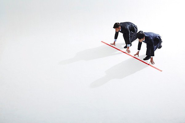 포토 JPG 스튜디오촬영 전신 서양인 외국인 백인 해외기획촬영 2012년태국 남자 엎드리기 비즈니스 모션 실내 그림자 사람 정장 성인 두명 옆모습 30대 달리기 경쟁 직장인 비즈니스맨 동료 준비 출발 열정 준비자세 출발선 남자만 성인남자만 장년만 장년남자만 성인만 국내포토 직업 옷 감정 뷰포인트 포즈 컨셉 관계 인종 내부 장년 파일형식